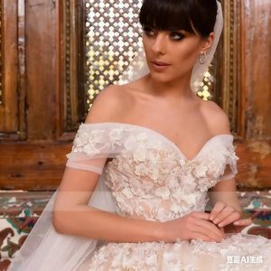 Vestido de novia de encaje personalizado con corte en A y forma de corazón, elegante y lujoso, con hombros descubiertos y falda <span class=keywords><strong>catedral</strong></span>. - Product Image 3