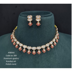 Conjunto de Collar Kundan Chapado en Oro 08944 con Pendientes a Juego para Mujer, Joyería Festiva para Bodas y Fiestas - Product Image 2
