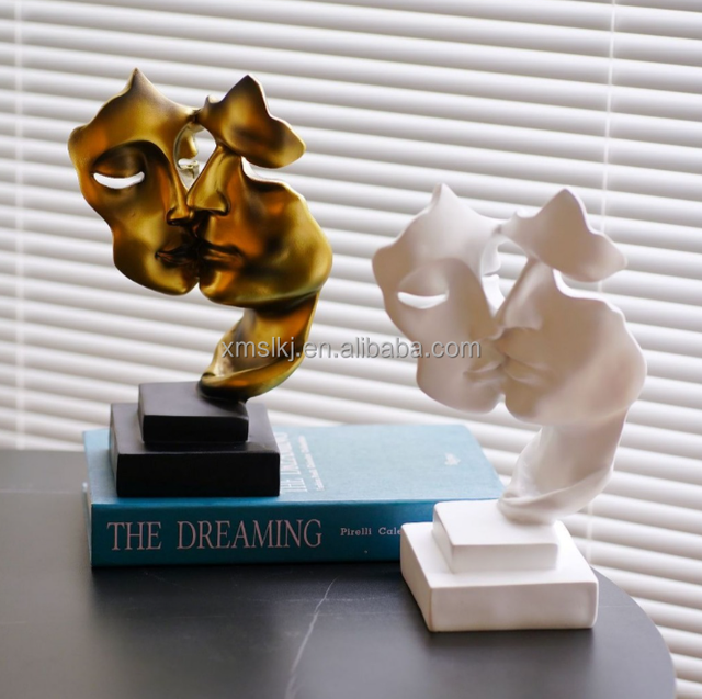 Creative Gifts Resin Couples Kiss Sculpture Resin Silence Gold Abstract Art Figurine Home Decoration Gold Thinker Statue