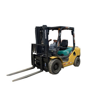Top vente Komatsu 30 3 tonnes chariot élévateur à roues moteur diesel avec changement de vitesse latéral bonne condition livraison rapide chariot élévateur d'occasion à vendre - Product Image 1