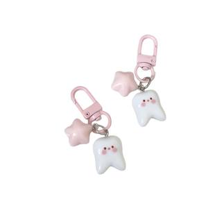 Llavero de resina con dientes rosados, divertido llavero 3D de diente blanco, colgantes de estrella rosa, regalos para clínica dental y dentistas - Product Image 5