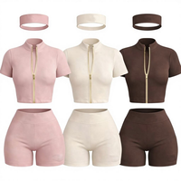 Ensemble de sport 2 pièces pour femme : Crop top à manches courtes et col en V, short cycliste taille haute, bandeau assorti – Respirant, Spandex/Nylon