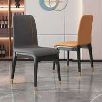 Chaise de salle à manger MULIGNA avec dossier incurvé rembourré, coutures dorées, tissu, pieds en bois avec embout en laiton pour restaurant, hôtel, villa, projet