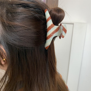Pince à cheveux requin bleu café, style rétro académique, délicat et féerique, nouveau modèle - Product Image 4