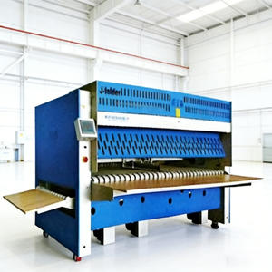 Machine à plier et à replier le linge de lit d'hôtel de 3300 mm de largeur, haute vitesse - Product Image 1