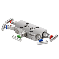 Rosemounte R305 : Supports de collecteur intégrés pour transmetteurs coplanaires, éliminant les brides. Numéro de modèle : 0305RC52B11