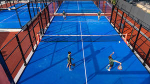 Follomotion Intérieur Padel <span class=keywords><strong>Court</strong></span> Structure Noire Panoramique Paddle Tennis <span class=keywords><strong>Court</strong></span> 10*20m Cancha <span class=keywords><strong>De</strong></span> Paddle Installation Équipe Disponible - Product Image 4