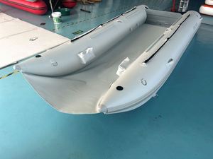 เรือยางแบบคาตามารัน Reachsea PVC สำหรับ 6 คน ขนาด 400 ซม. <span class=keywords><strong>สี</strong></span><span class=keywords><strong>เทา</strong></span>อ่อน พื้นเป็นแบบลม สำหรับตกปลา - Product Image 3