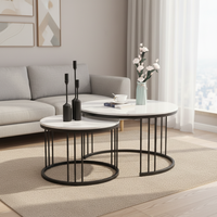 Table basse en pierre frittée marbrée, table gigogne ronde ambre, structure en métal doré, mobilier de salon