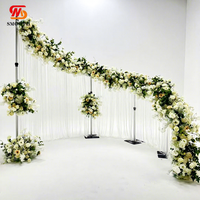 Support de fond de scène incurvé réglable en métal lisse, personnalisé, pour mariage, en alliage d'aluminium, avec rideau de perles de fleurs