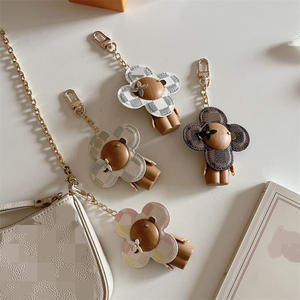 Portachiavi di Alta Gamma per Auto con Ciondolo a Scacchi e Girasole, Accessorio Borsa di Grande Successo - Product Image 3