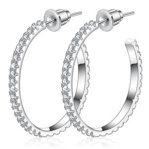 Orecchini a Cerchio in Oro Bianco E3553 con Cristalli e Strass, Montatura a Canale, Classici da Donna per Uso Quotidiano - Product Image 1