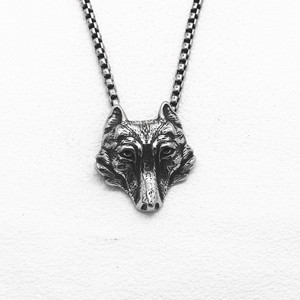 Yunnique – collier avec pendentif tête de renard féroce, en acier titane, unisexe, design du zodiaque animal, bijoux à la mode - Product Image 1