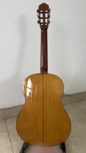 Guitarra Acústica de Estilo Clásico de 39 Pulgadas con Acabado Brillante de Palisandro y Material de Abeto - Product Image 2
