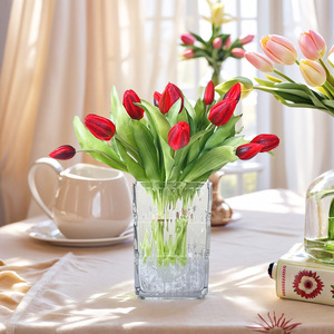 Vente en gros de 7 tulipes haut de gamme avec texture en caoutchouc souple, décorations de bureau, bouquets de fleurs pour photographie, plantes vertes simulées - Product Image 3