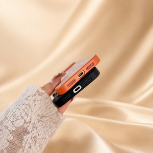 เคสโทรศัพท์กันกระแทกหนังงูสำหรับ iPhone พร้อมโลโก้แบบกำหนดเอง - Product Image 3