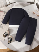 Ensemble 2 pièces pour garçon (6M-3T) : Haut polo effet deux pièces en tricot gaufré avec étiquette décorative et pantalon de jogging à taille élastique – Vente en gros