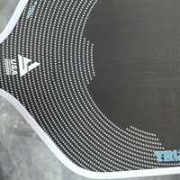 Raquettes de pickleball pour adultes approuvées en vente chaude, noyau révolutionnaire en mousse, surface en fibre de carbone GEN 4, raquette de pickleball