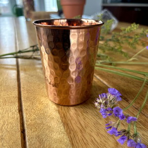 Gobelet en cuivre martelé à la main, verre à boire en métal rustique, vaisselle de cuisine artisanale, cadeau pour la maison, le restaurant et l'hôtel, usage quotidien - Product Image 1