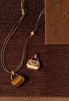 Collar de Plata S925 de Diseño Griego con Doble Cara, Baño de Oro 3D de Alta Gama, Engaste Completo con Piedras de Ojo de Tigre y Bambú