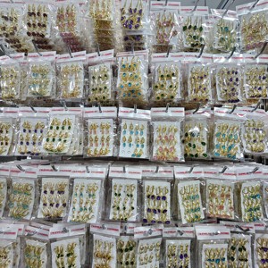 女性用大きなキュービックジルコニア丸い色の石イヤリング,Mジュエリー卸売真鍮14K金メッキファッションイヤリング - Product Image 1