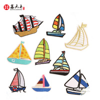 Appliques brodées thermocollantes personnalisées en PVC écologique, motif bateau à voile de dessin animé, pour vêtements, sacs, chapeaux, DIY