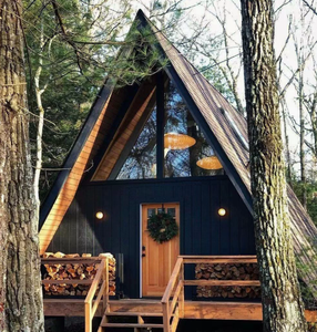 Cabane préfabriquée moderne en bois en forme de A, mobile, avec grand balcon, maisonnette compacte pour <span class=keywords><strong>le</strong></span> glamping en nature et les locations de vacances - Product Image 2