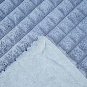 Manta de lana de primera calidad Manta azul claro esponjosa suave y cálida, mantas a rayas decorativas y regalables para mujeres, hombres - Product Image 4