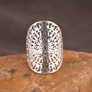 Anello in Metallo a Forma di Girasole Traforato, Gioiello da Dito in Stile Vintage Britannico, Nuova Collezione, Fornitura di Fabbrica - Product Image 1