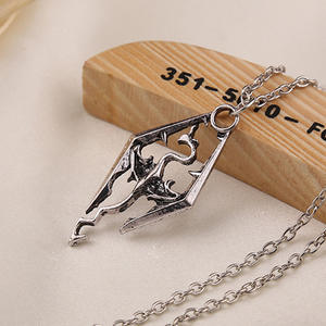 <span class=keywords><strong>The</strong></span> <span class=keywords><strong>Elder</strong></span> Scrolls Logo Skyrim Dinosaure Pendentif Collier Européen et Américain Jeu Accessoires autour - Product Image 3
