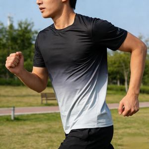 T-shirt de sport à manches courtes en polyester, personnalisé OEM, séchage rapide, léger, imprimé par sublimation, pour fitness, course à pied et marathon - Product Image 4