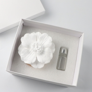 Difusor de Aroma de flores de cerámica al por mayor, ambientador de aire con Base de madera, piedras de fragancia de aceite esencial, regalos de decoración para el hogar y el coche - Product Image 1