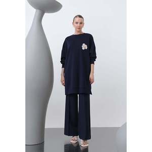 Tunique pour femme Puane bleu marine brodée et ornée de détails, avec broderies sur le devant et le dos, coupe moderne pour un style polyvalent - Product Image 1