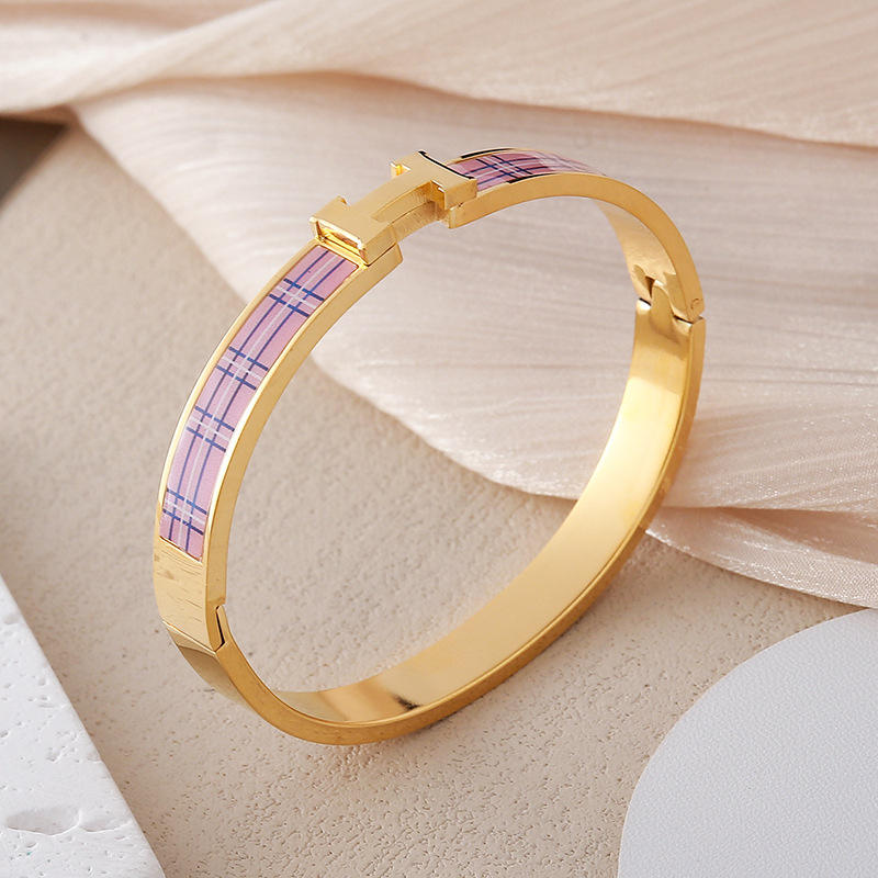 สีชมพูเข้ม