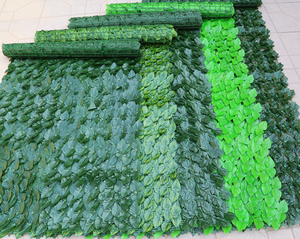 Feuilles vertes artificielles Clôture murale Rouleaux de feuilles de Lvy artificielles en plastique Décoration murale de jardin - Product Image 5