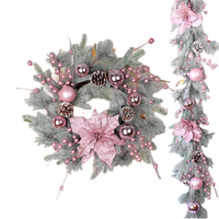 Guirlande de Noël Artisanale Rose Vif Givrée pour Intérieur, Ensemble de Décorations de Fêtes avec Boules Artificielles, Poinsettias et Cône de Pin