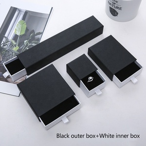 Coffret de Collection de Bijoux Exquis Personnalisé en Carton Rigide – Organisateur Haut de Gamme pour Colliers et Bagues - Product Image 4