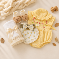 KAIYUE Nouveau Coffret Cadeau Bébé Personnalisé pour Nouveau-né, comprenant Barboteuse à Œillets, Bonnet, Bavoir Floral, Couverture d'emmaillotage et Chaussons Multicolores