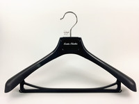Cintres de luxe en plastique et en fer avec logo personnalisé Organisateur de garde-robe et de salle de bain noir Design unique