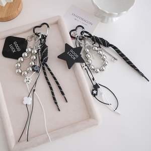 Al por mayor: Colgante llavero de espejo <span class=keywords><strong>con</strong></span> cuentas negras, diseño de corazón y estrella, <span class=keywords><strong>con</strong></span> dijes de cuerda tejida de alta gama para bolso y joyerí<span class=keywords><strong>a</strong></span> de plástico bonita <span class=keywords><strong>con</strong></span> cuerda tejida - Product Image 3