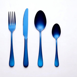 Ensemble de couverts en métal bleu moderne, design minimaliste, finition miroir haute brillance, passe au lave-vaisselle, utilisation pour mariage - Product Image 1