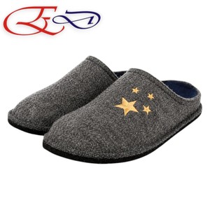 Chaussons d'intérieur en feutre pour femmes, légers, doux, antidérapants, semelle en latex, chauds, bout rond, pour l'hiver, confortables à porter - Product Image 1