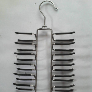 Revêtement et traitement personnalisés des manchons en PVC ; traitement et revêtement antidérapants pour surface de cintres à vêtements avec crochet argenté. - Product Image 2