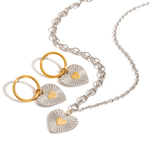 Collar con Colgante de Corazón de Acero Inoxidable, Diseño Acanalado en Bloques de Color Dorado y Plateado, Joyería de Regalo - Product Image 1