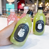 Bouteille en plastique PET de forme ovale de 350 ml pour jus de fruits et légumes fraîchement pressés, modèle SQ500, avec bouchon à vis noir