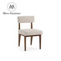 Chaise de salle à manger en bois massif de style moderne et simple, avec revêtement en tissu zèbre, idéale pour restaurant, café ou banquet.