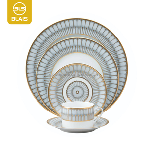 Service de Table de Mariage Européen Élégant – Assiettes de Luxe en Porcelaine Fine avec Bord Doré pour Location d'Événements et Traiteur de Banquets - Product Image 2