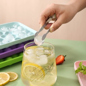 En stock : Bac à glaçons en silicone à 25 compartiments avec couvercle, facile à démouler, écologique, portable, pour petites boules de glace aux fruits - Product Image 3