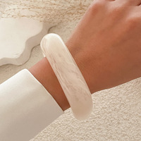 Bracelets en acrylique épais à large bord, colorés, tendance de l'été, géométriques, irréguliers, grands bracelets, bijoux pour femmes, cadeaux