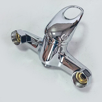 Robinet de baignoire en alliage de zinc chromé de style contemporain, mitigeur mural monocommande eau chaude et froide